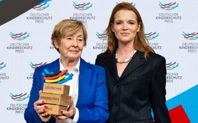 Karoline Herfurth ehrt Dr. Christine Bergmann mit Deutschem Kinderschutzpreis